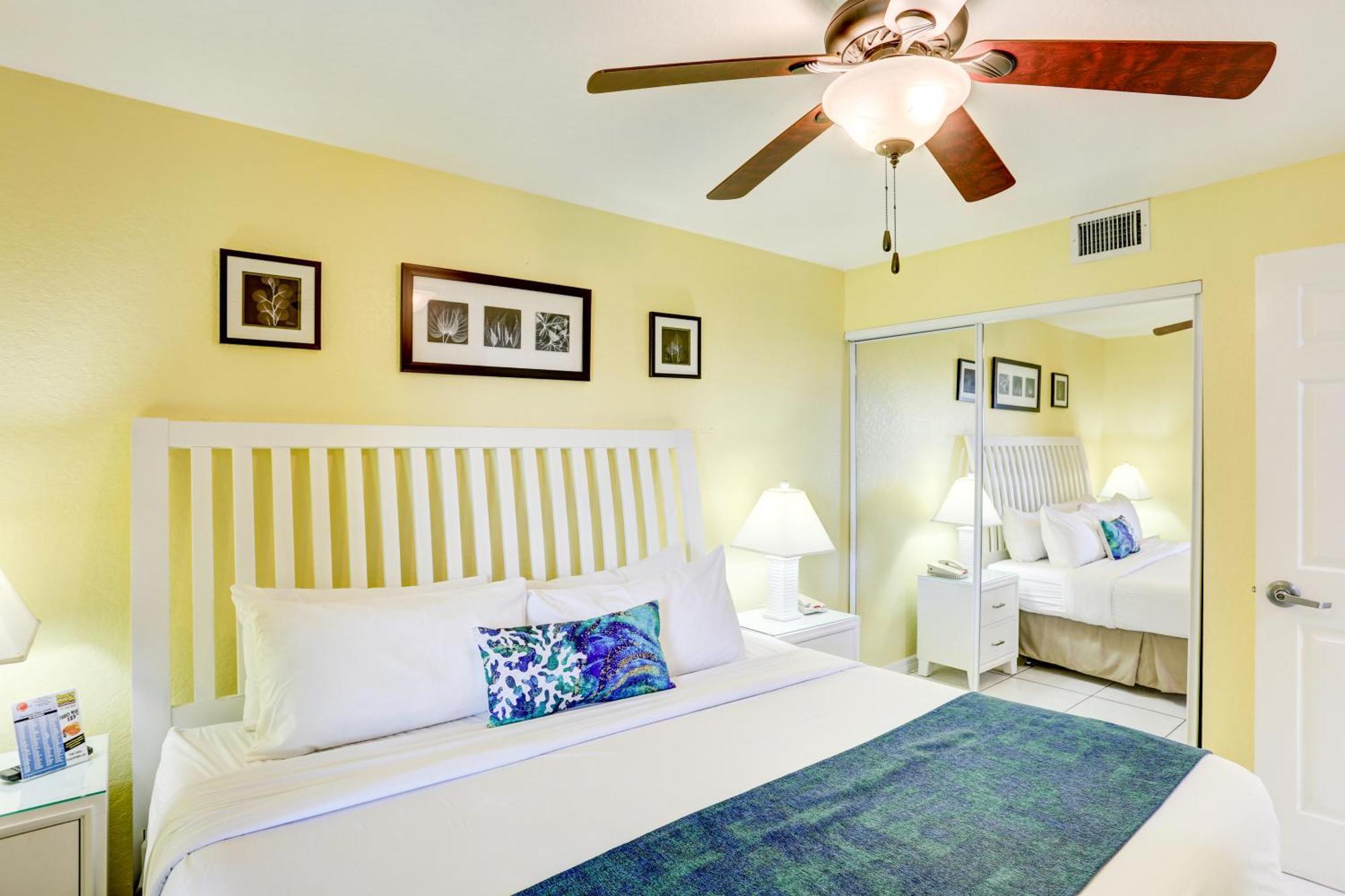 South Beach Condo Hotel By Travel Resort Services, Inc. سانت بيتي بيتش المظهر الخارجي الصورة