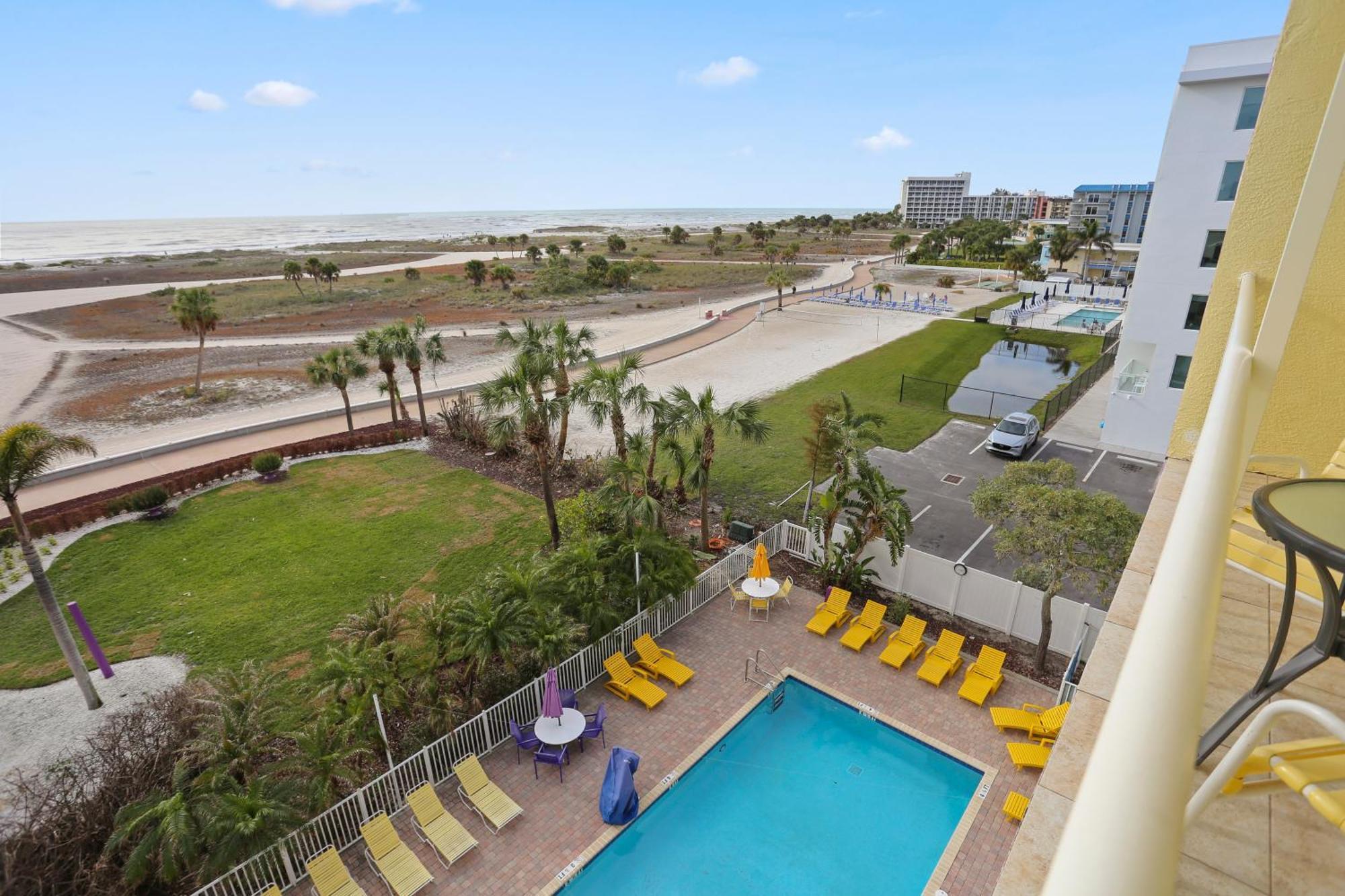 South Beach Condo Hotel By Travel Resort Services, Inc. سانت بيتي بيتش المظهر الخارجي الصورة