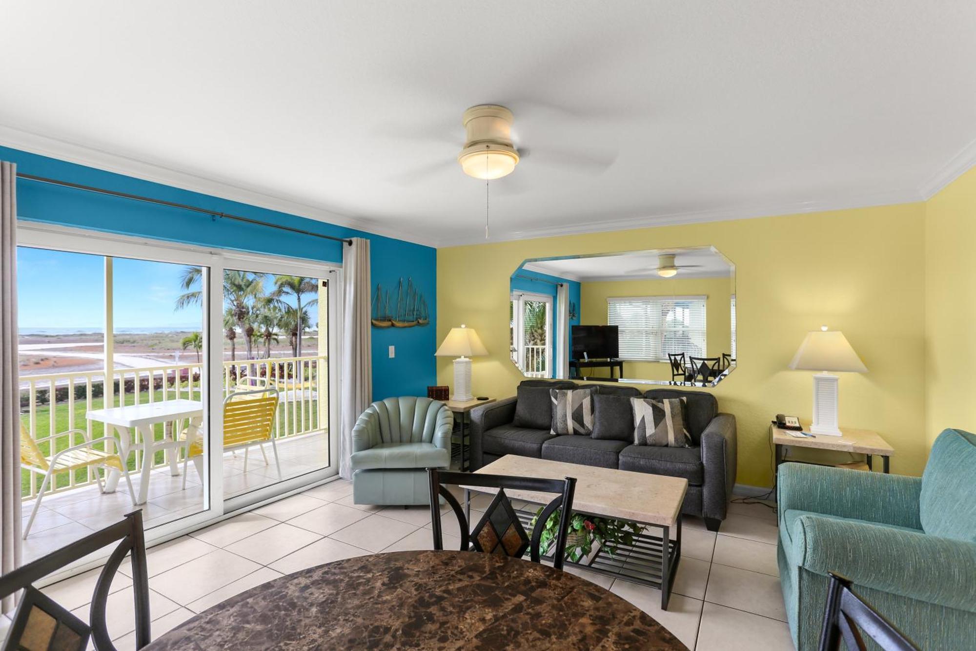 South Beach Condo Hotel By Travel Resort Services, Inc. سانت بيتي بيتش المظهر الخارجي الصورة