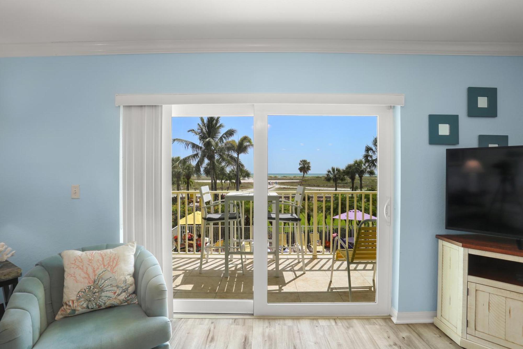 South Beach Condo Hotel By Travel Resort Services, Inc. سانت بيتي بيتش المظهر الخارجي الصورة